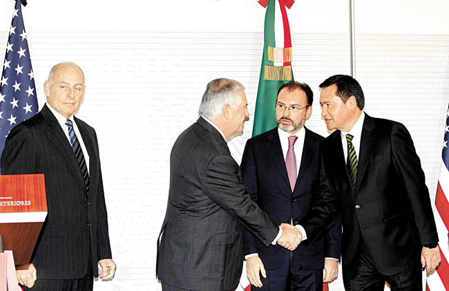 Los secretarios Kelly y Tillerson en la conferencia conjunta con Osorio Chong y Videgaray en la cancillería. 