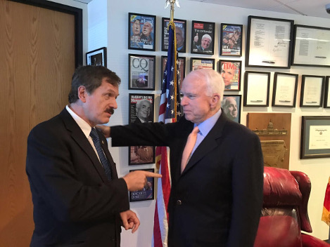 El senador del PAN, Juan Carlos Romero Hicks se reunió en Arizona con el republicano John McCain.