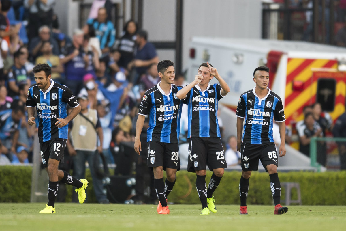 Edgar Benítez anotó el primer gol de Querétaro