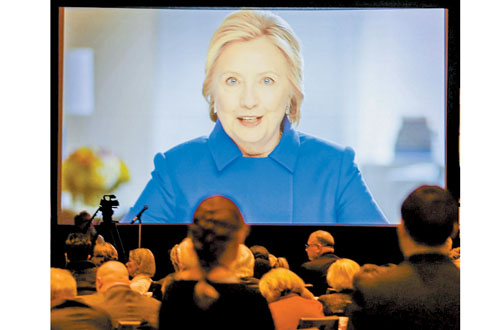 Hillary Clinton pidió capitalizar el descontento con Trump. 