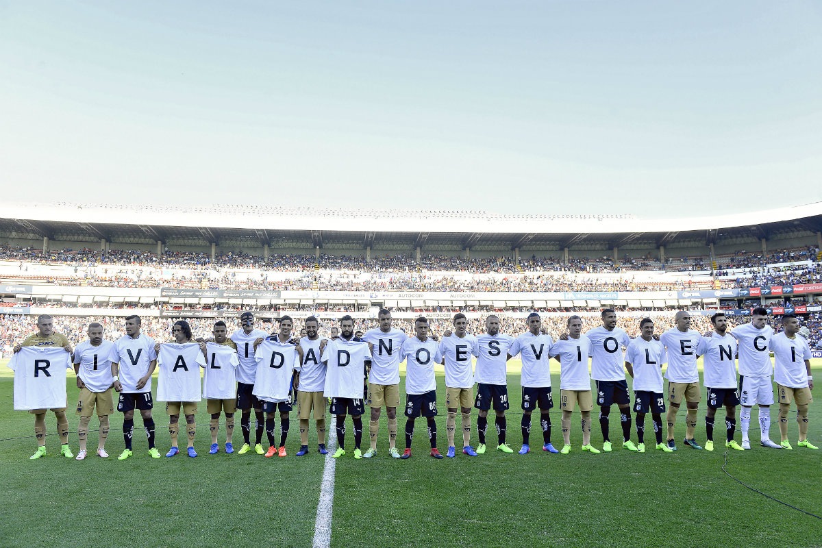 Jugadores de Pumas y Querétaro en contra de la violencia