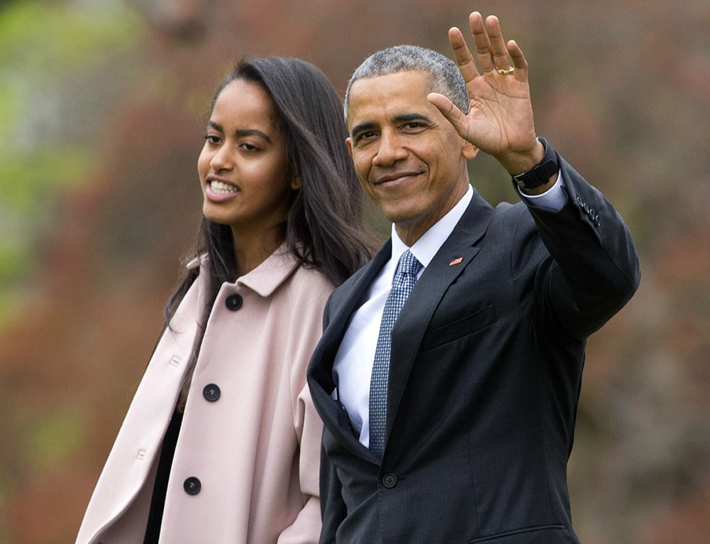 Obama y su hija asistieron a la función, una nueva versión de la obra de Arthur Miller. (Archivo)