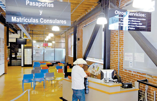 Ese año la cancillería dispuso de 340 millones 694 mil pesos; se calcula que 32 millones de mexicanos viven en el extranjero, 11.8 millones en Estados