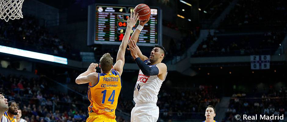 Gustavo Ayón y el Real Madrid perdieron ante Gran Canaria en la Liga de la Asociación de Clubes de Baloncesto (ACB).