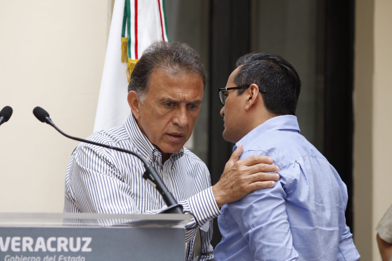 Miguel Ángel Yunes dio una conferencia de prensa para dar el anuncio.