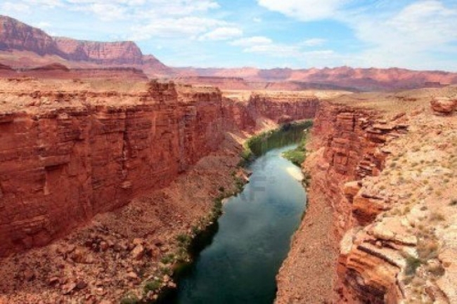 Actualmente más de 35 millones de estadunidenses y dos millones de hectáreas de riego dependen del agua potable del río Colorado.