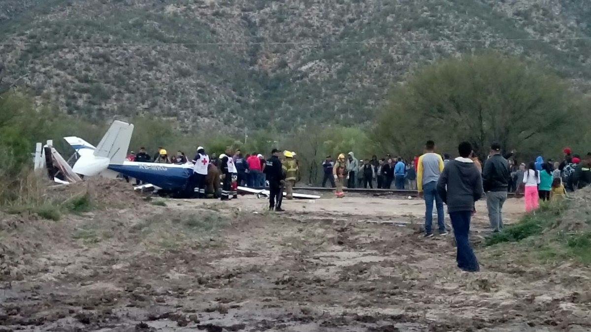 Los restos de la aeronave quedaron esparcidos en el monte.