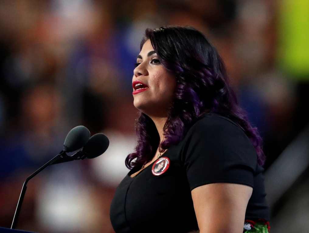 En aparente referencia al planteamiento de Trump sobre una reforma migratoria, Astrid sostuvo que lo que importan son las acciones.