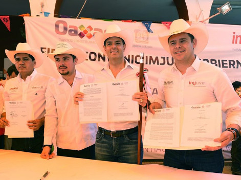 El gobernador de Oaxaca, Alejandro Murat y el Imjuve firmaron un convenio de colaboración para becar en un diplomado en la Universidad de Cádiz, Españ