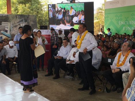  La niña indígena del municipio de Tlacoachistlahuaca, Arlen López Guerrero, recomendó a los presentes, entre ellos el titular de Sedesol, Luis Enriqu