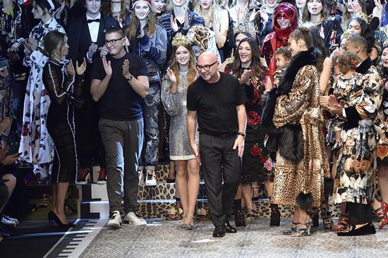 La pasarela de Dolce & Gabbana contó con la participación diferentes influencers e hijos de celebridades.