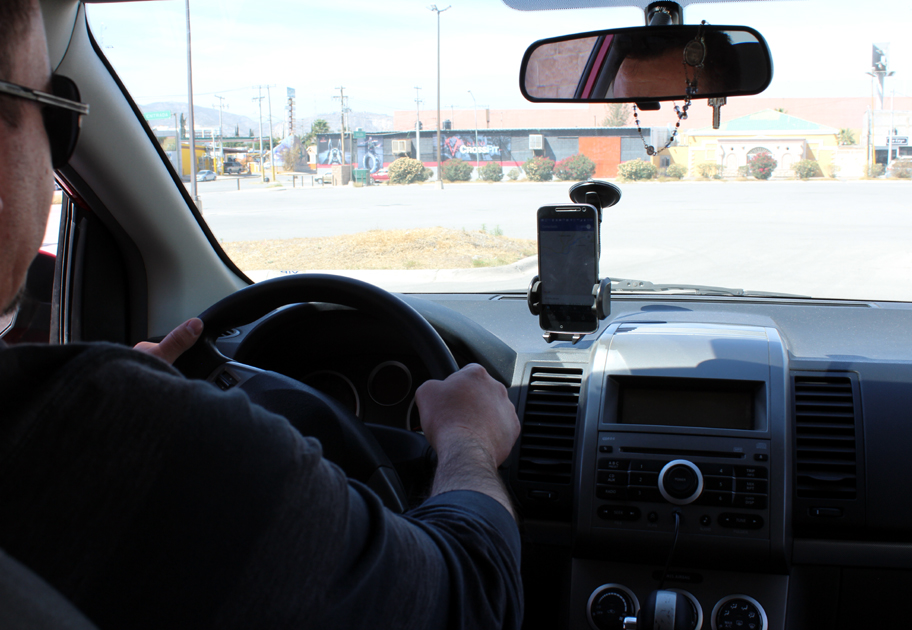 Conductores de Uber señalan que las autoridades usan la app para ir a decomisarles las unidades.
