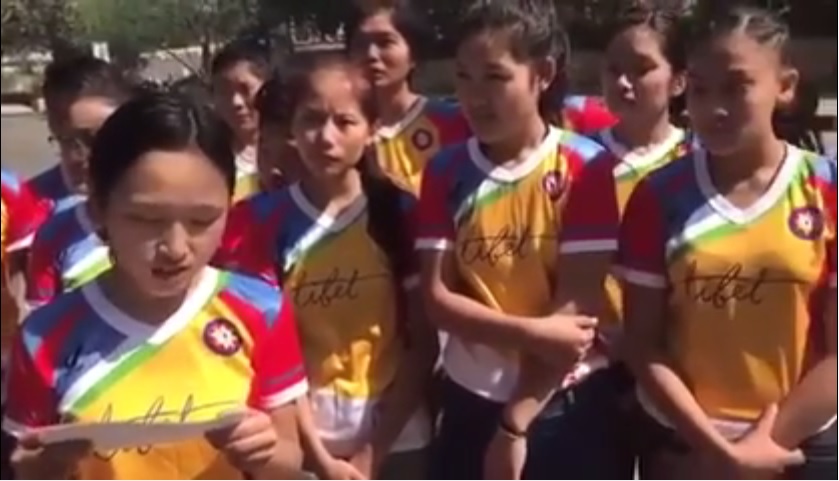 Integrantes del equipo de futbol femenil del Tíbet