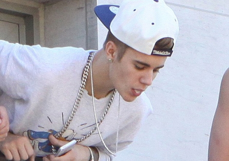 Justin Bieber escupió a fans.