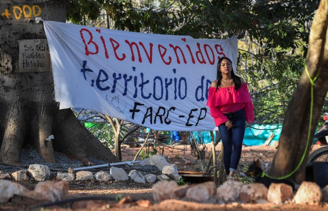 El acuerdo de paz, sellado en noviembre tras cuatro años de negociaciones en Cuba, establece que los rebeldes depongan las armas en 180 días a partir 