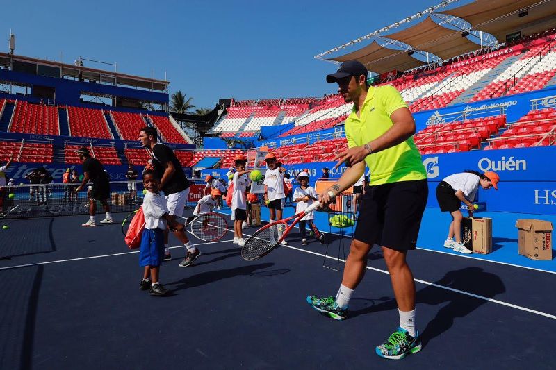 Los deportistas enseñaron a los niños del DIF y del CRIT cómo se vive el Tenis. 