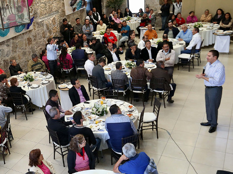 El ex gobernador de Puebla, Rafael Moreno Valle participó en la reunión semanal del Frente de Asociaciones y Ciudadanos en Busca del Bien Común A.C, e