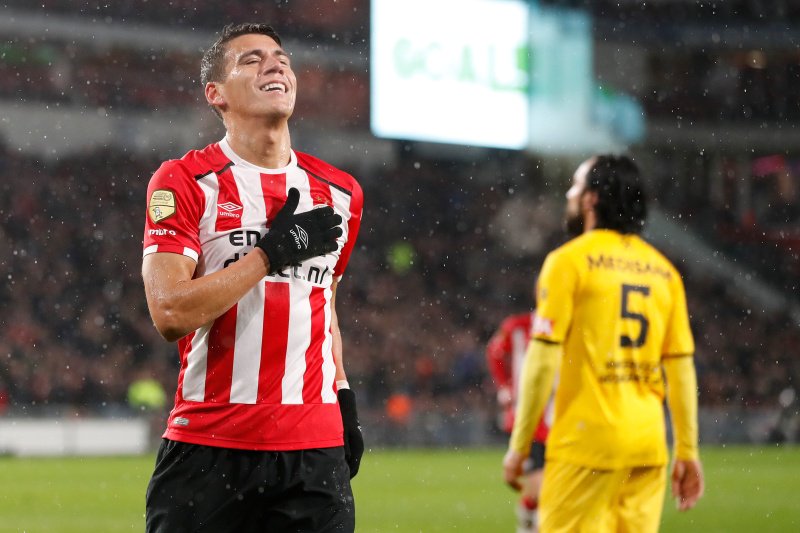 Héctor Moreno celebra su gol con el PSV