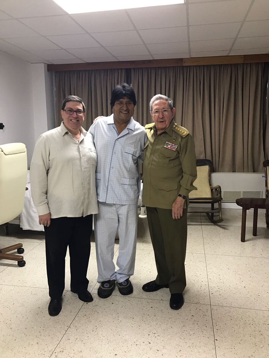 El presidente Raúl Castro se reunió hoy durante media hora con su par de Bolivia, Evo Morales.