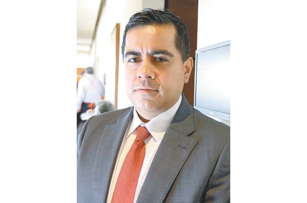 Víctor Salazar.