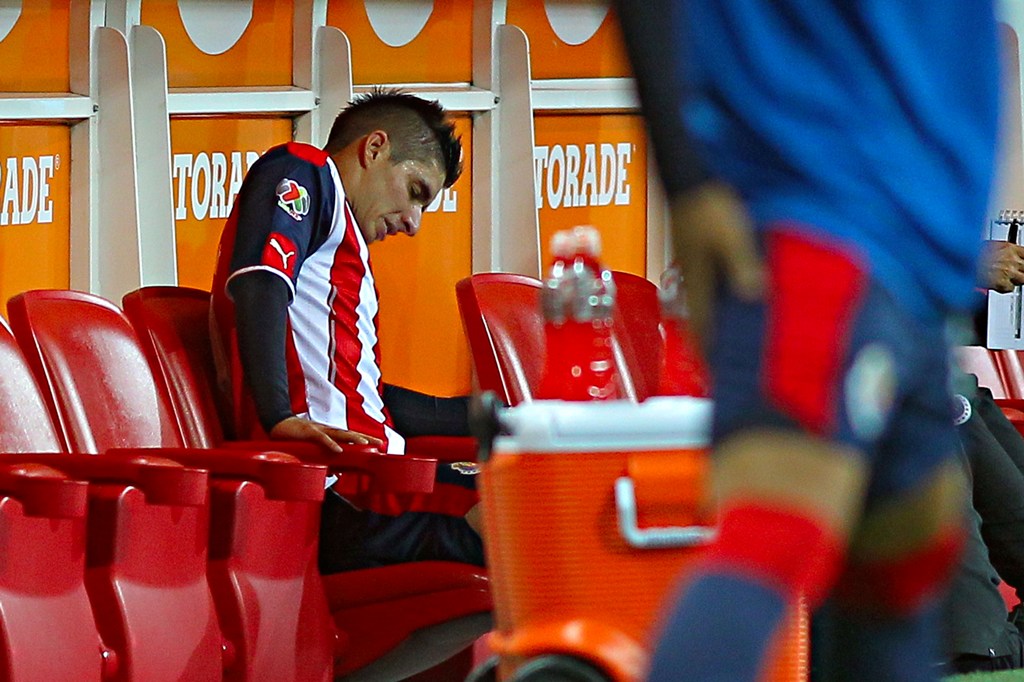 Brizuela se perderá el resto del torneo con Chivas 