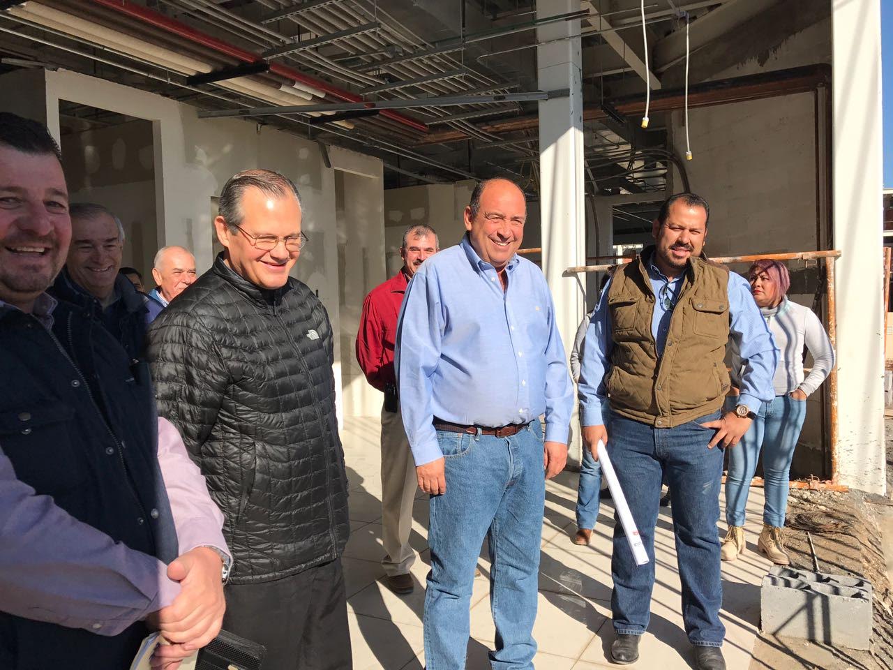 En Coahuila, se invirtieron más de mil millones de pesos en dos hospitales para Saltillo.