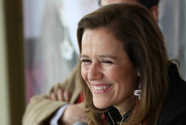 Margarita Zavala, aspirante a la candidatura presidencial del PAN, viajó a EU para reunirse con el senador republicano John McCain y con mujeres migra