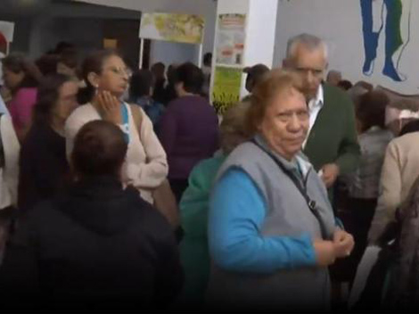 En el módulo que se encuentra en la privada José Marroquín Leal y Ruperto Martínez se hizo una larga fila.