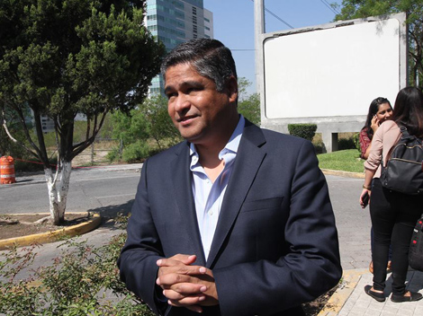 Víctor Fuentes Solís, alcalde del municipio de San Nicolás.