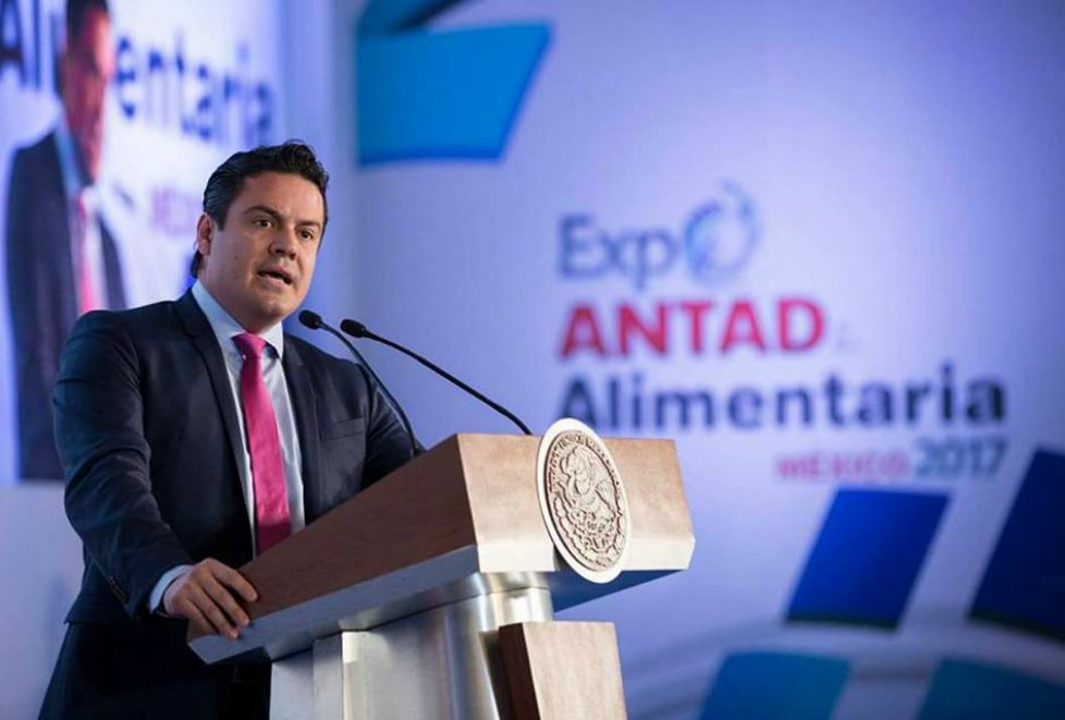 Aristóteles Sandoval exhortó a que tiendas departamentales y de autoservicio desarrollen la revolución 4.0. 