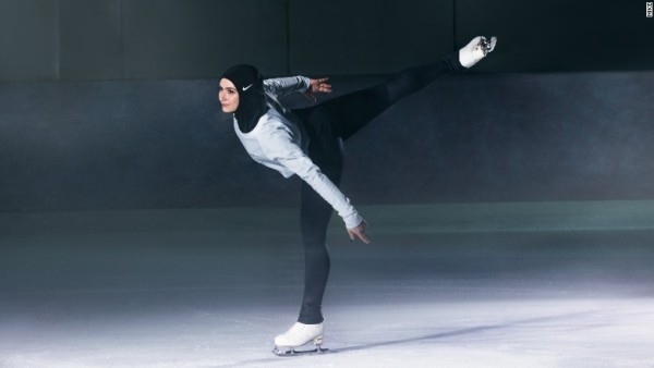 La fotógrafa de moda, Vivienne Balla, publicó en sus redes sociales tres imágenes de atletas musulmanas vistiendo el hijab.