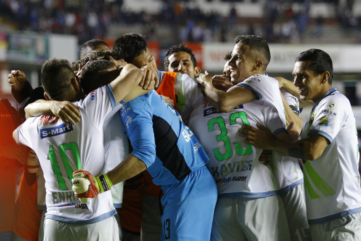 Juárez eliminó a Gallos