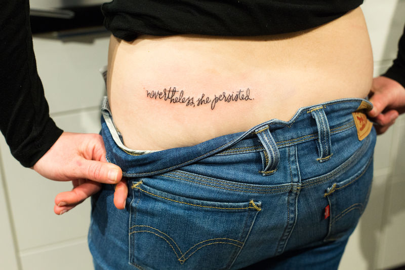 Lo recaudado de los tatuajes se donará a una organización que apoya a mujeres a buscar un cargo público y velar por los derechos reproductivos. 