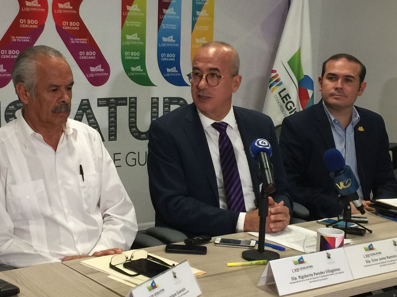 Éctor Jaime Ramírez Barba,presidente de la Junta de Gobierno y Coordinación Política del Congreso del estado (centro)  