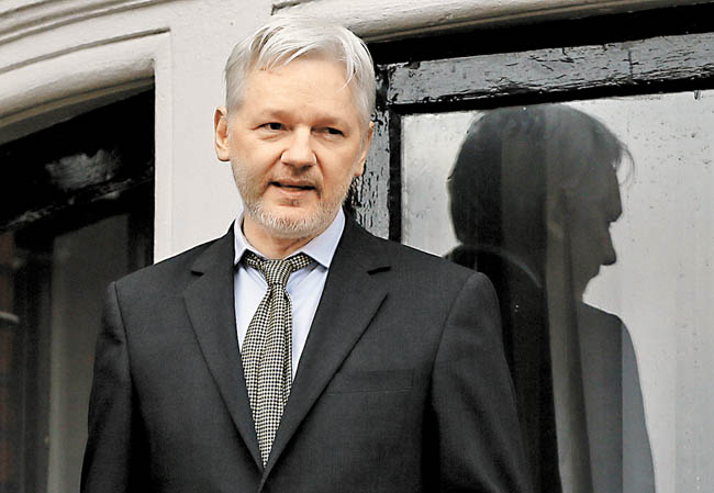Julian Assange calificó la filtración de su portal de “excepcional” y “un gol en propia puerta” de la CIA. 
