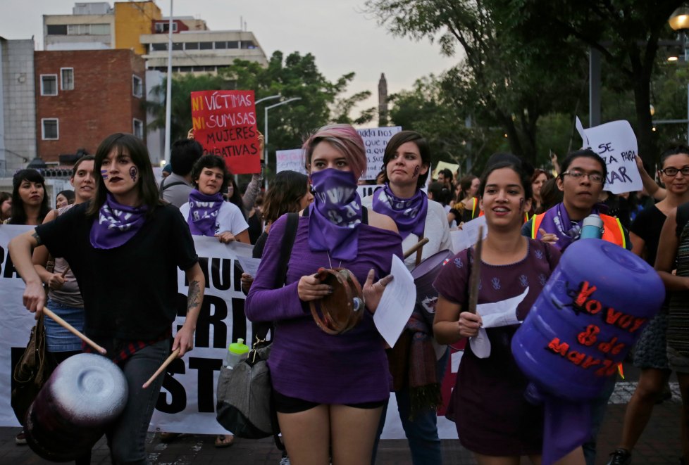 Marchan por las mujeres en Jalisco.