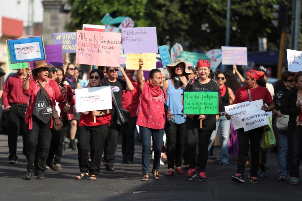 Las mujeres de Morelos celebran su día con cantos y consignas a favor de la equidad de género.
