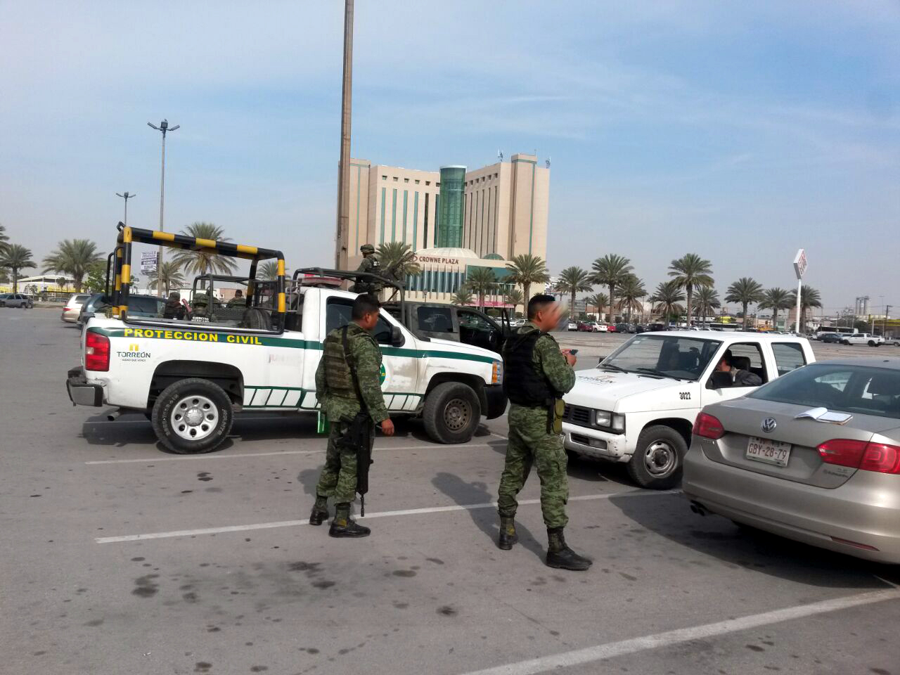 Operativo para detectar vehículos con reporte de robo en Torreón.