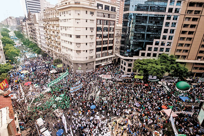 Para la mayor central obrera, CGT, la huelga será en abril. 