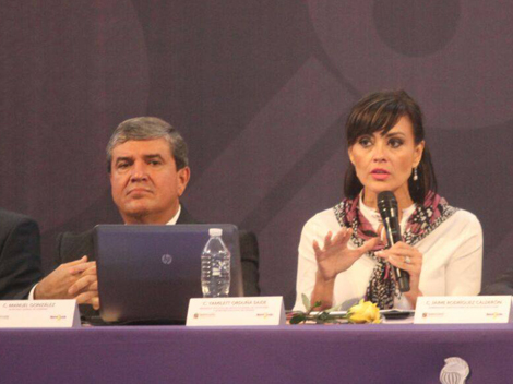 Yamilett Orduña, presidenta del IEMNL, y Manuel González, secretario general de Gobierno. 