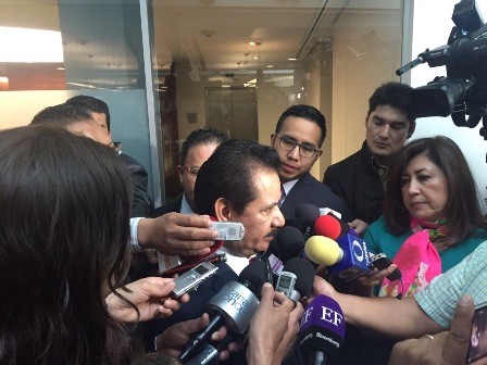 El vicepresidente de la Mesa Directiva del Senado, Luis Sánchez, dijo que todavía no hay definición en torno al coordinador del PRD.  