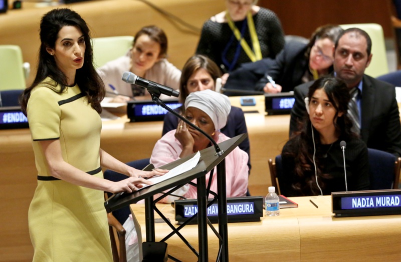 Amal Clooney pide en la ONU que los actos del estado Islámico no queden impunes. 