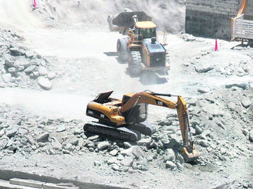 La presa está construida, pero el acueducto de 140 kilómetros, no 