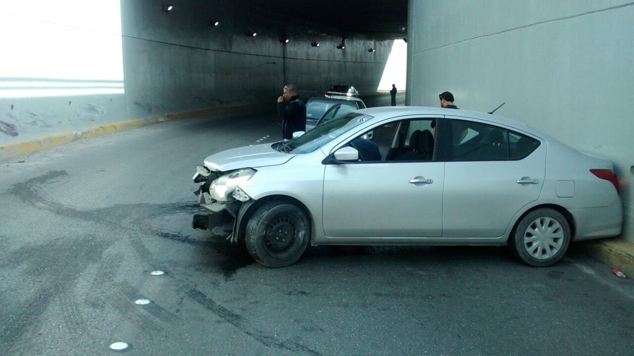 En Torreón, se registró un choque en el desnivel que conecta la carretera Torreón-Matamoros y carretera Mieleras.