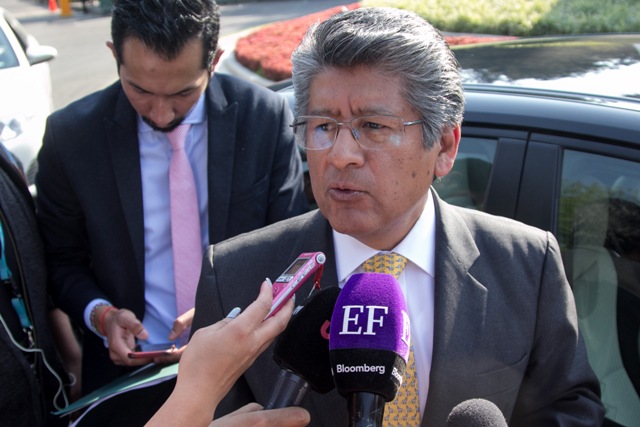 El coordinador de los diputados perredistas, Francisco Martínez Neri. 