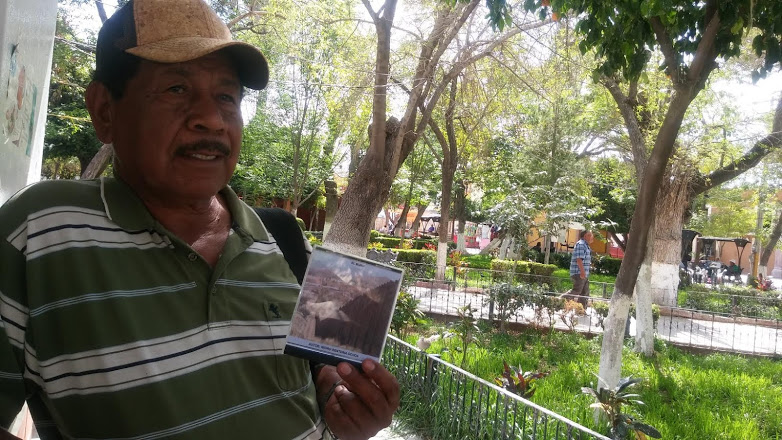 Isidro Rentería, compositor lagunero, creó una canción sobre el muro de Donald Trump.