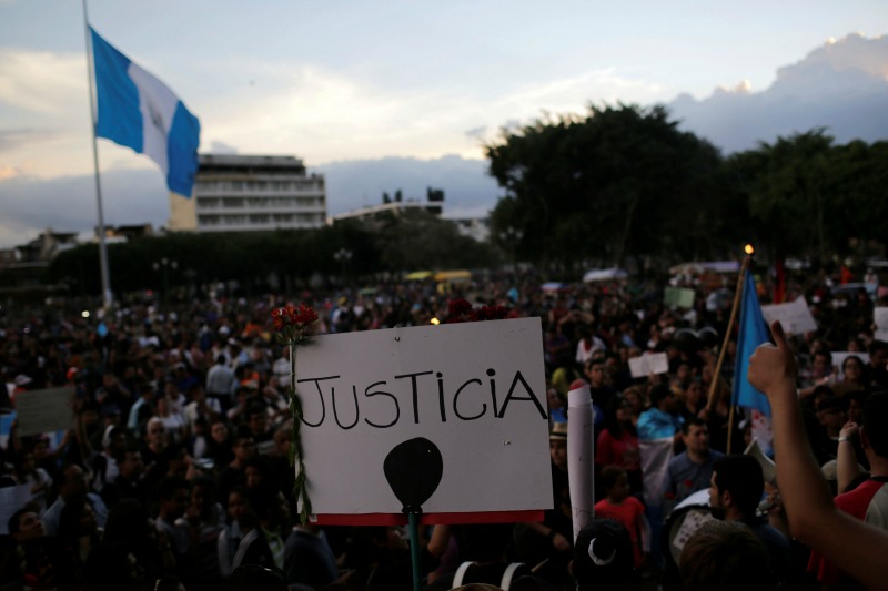 La sociedad guatemalteca exige a las autoridades justicia por las víctimas del incendio.
