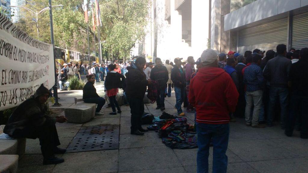 Los campesinos bloquearon los accesos y la lateral de Paseo de la Reforma en dirección a la calle de París.