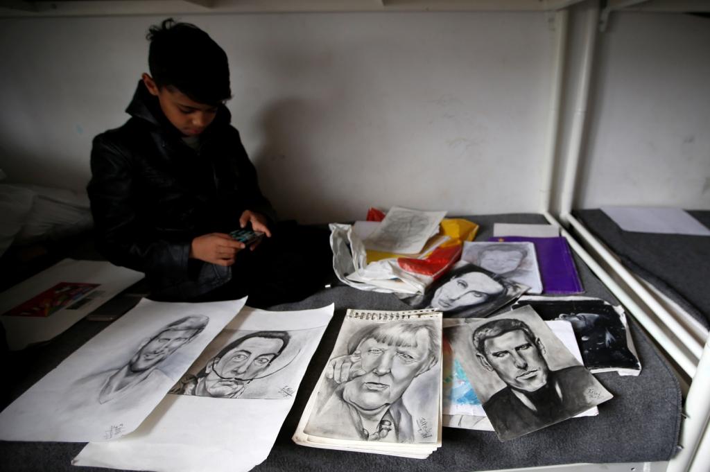 Farhad es conocido como el "pequeño picasso" por su talento para dibujar.