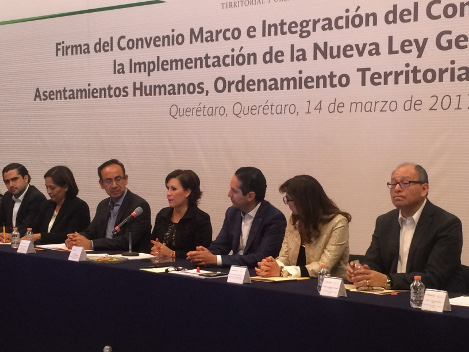La titular de Sedatu, Rosario Robles durante la firma de convenio del Marco e Integración del Consejo Estatal para la implementación de la Nueva Ley d